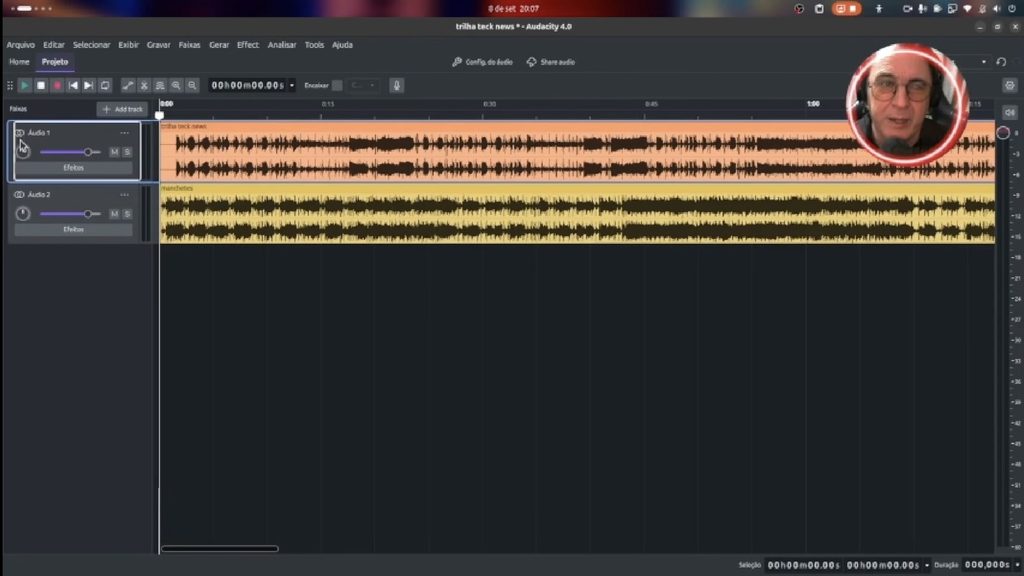 Be My AI: Tela do Audacity 4 aberta em um computador, exibindo um projeto com duas faixas de áudio em forma de ondas sonoras horizontais.
Na parte superior há a barra de menus com itens em português: Arquivo, Editar, Selecionar, Exibir, Gravar, Faixas, Gerar, Effect, Analisar, Tools e Ajuda, com a guia “Projeto” destacada.
Abaixo da barra de menus aparecem os botões de transporte do Audacity (play, pause, stop, gravação etc.) e, ao centro, o nome do projeto: “trilha teck news – Audacity 4.0”.
No painel de faixas à esquerda existem duas faixas: “Áudio 1” em laranja, acima, e “Áudio 2” em amarelo, abaixo, ambas mostrando formas de onda bem preenchidas ao longo da linha do tempo.
À direita da tela, no canto superior, há um círculo em destaque com o rosto de um homem de pele clara, óculos e fone de ouvido com microfone, como se fosse uma sobreposição de webcam em um tutorial, ele é Neimar Borges.
Na parte de baixo, a área escura do Audacity exibe o restante da linha do tempo vazia e, no rodapé, há controles e campos de tempo, incluindo “Seleção” e “Duração”, com todos os valores mostrados como 00h00m00,0s. fim da descrição.